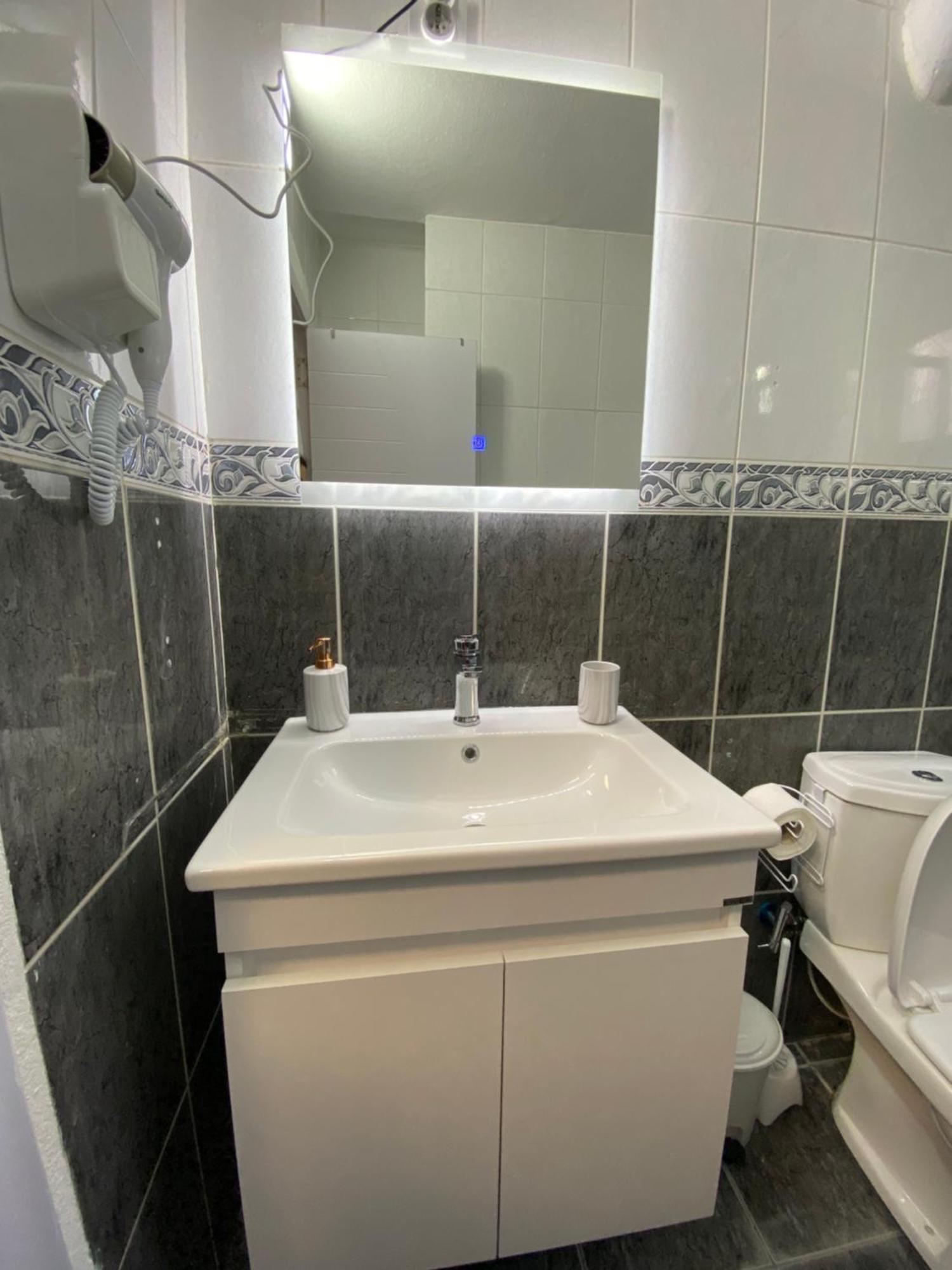 Hotspot Apartments - City Center Пристина Екстериор снимка